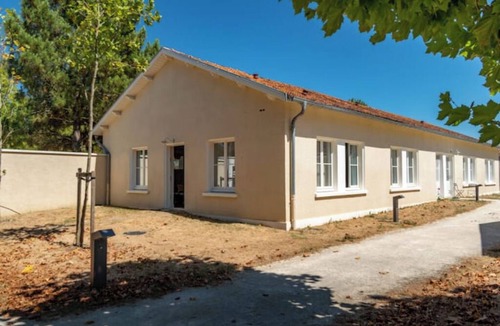Boyardville Apartment | Beach 50m away - sleeps 8 - top quiet residence