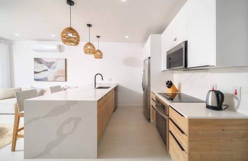 Lower Carlton Beach Condo | Beach 5min, Elegant 3BR Pool Villa! Near Holetown