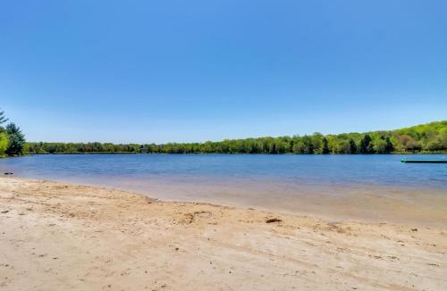 Briar Crest Woods House | Beach Access: BBQ-Ready Poconos Family Getaway!