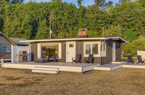 Lagoon Point House | Beach Access, Deck: Waterfront Whidbey Island Home