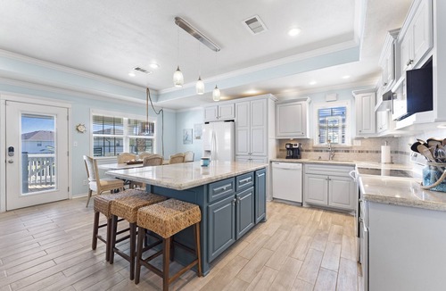 Port Bolivar House | Beach Access, Lux, 6-Person Hot Tub, Pets, Screened Patio, Decks & Games