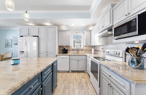 Port Bolivar House | Beach Access, Lux, 6-Person Hot Tub, Pets, Screened Patio, Decks & Games