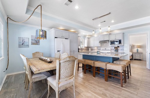 Port Bolivar House | Beach Access, Lux, 6-Person Hot Tub, Pets, Screened Patio, Decks & Games