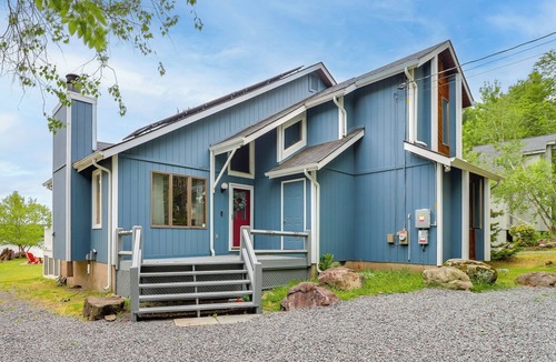 Pocono Lake Cottage | Beach Access, Private Dock: Arrowhead Lake Cabin