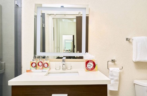 Blue Waters Hotel | Beach Adventures! Free Continental Breakfast and Beach Sunbeds, Swimming Pool!