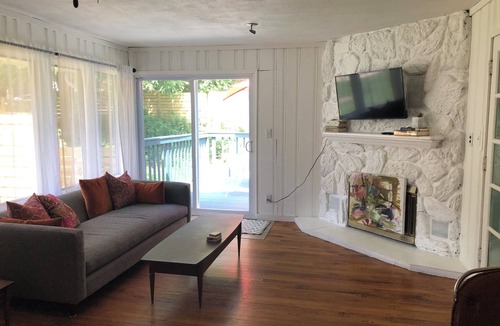 Miller Beach Cottage | Beach and backyard 4-bedroom cottage