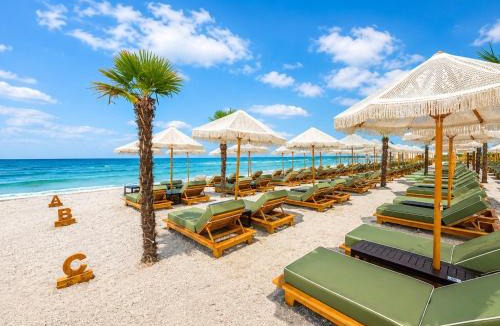 Mamaia-Sat Apartment | Beach Aparthotel sea view & pool in Resort