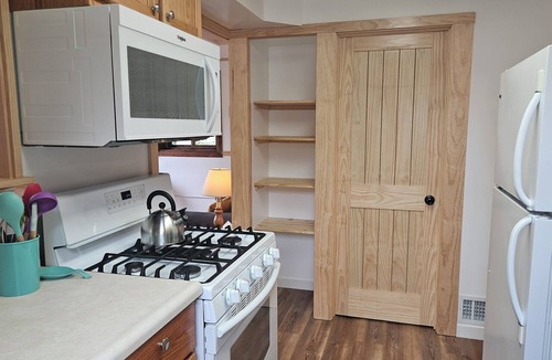 Rumely Cottage | Beach + Aquapark! Playground, Scooters, SUPs, Kayaks, Campfires - Cottage 3