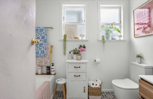 Petone House | Beach, bars, cafes, shops, and cinema on your doorstep!