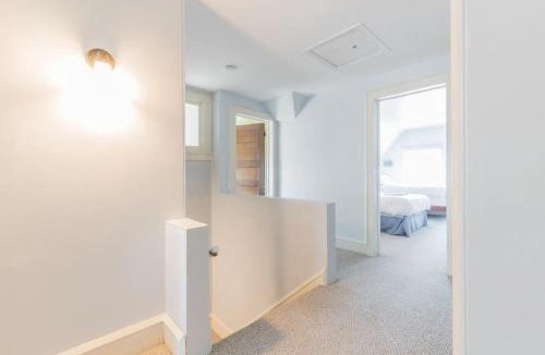 Atlantic City House | Beach Block 7 bdrms Parking Patio and Sunroom