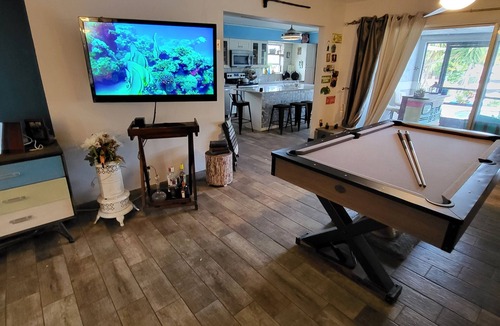 Garden Isles House | Beach, Boating Artist Ranch House with Pool/Hot Tub