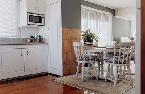 Hokitika House | Beach Break - Central, Spacious Beach Bungalow
