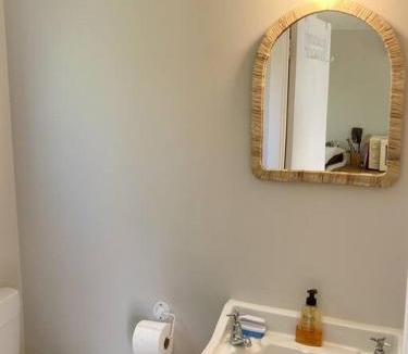 Waihi Beach House | Beach Break Studio Cabin - short walk to beach and cafes