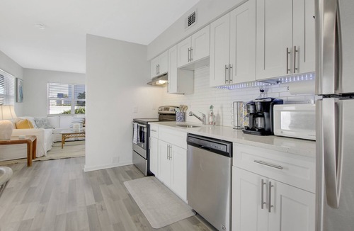 Riviera Beach House | Beach Bungalow Close to Renown Snorkeling