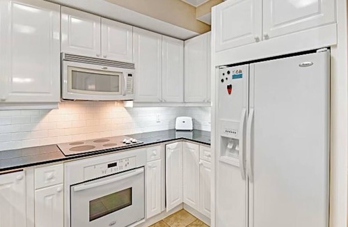Navarre Beach Condo | Beach Colony West 11C Gulf-Front 3BD/3BA w/Beach Service + Sleeps up to 8
