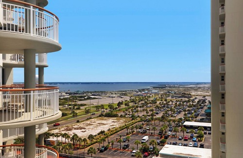 Navarre Beach Condo | Beach Colony West 11C Gulf-Front 3BD/3BA w/Beach Service + Sleeps up to 8