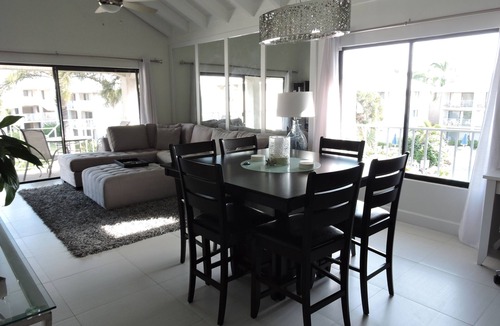 Seven Mile Beach Condo | Beach Condo with Sunset Views