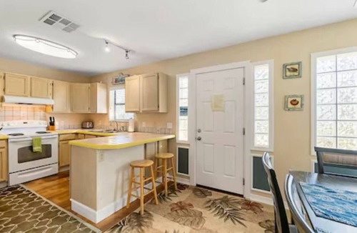 St. Augustine Beach Cottage | Beach Cottage steps from the Ocean