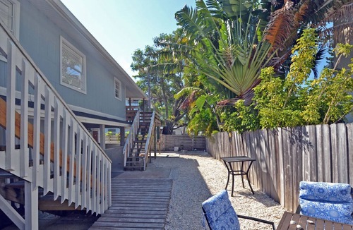 Ilexhurst Condo | Beach Cottage Vacation Rental on Anna Maria Island walking distance to beach