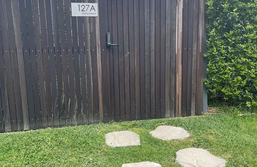 Terrigal Cottage | Beach Cottage with Deck & Spa in Terrigal. 10min walk to beach