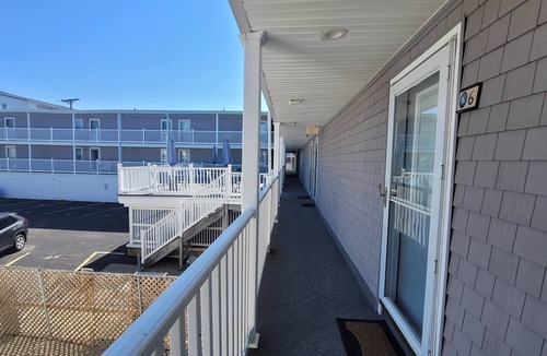 Hampton Condo | Beach Days & Pool Nights
