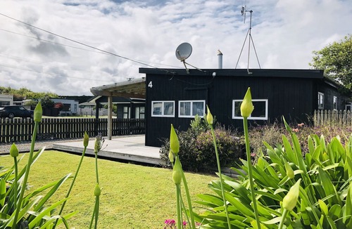 Foxton Beach House | Beach Dreams, Linens Included: Modernised 3BR, Foxton Beach Haven - Fast WiFi!