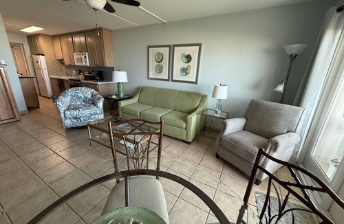South Padre Island Condo | Beach facing balcony, Fully furnished, Beach supplies, sleeps 6. pool & hot tub