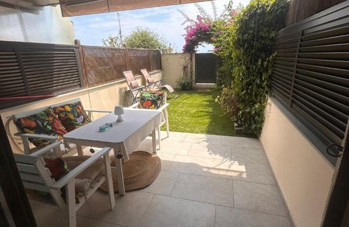 Castelldefels Apartment | Beach flat with garden