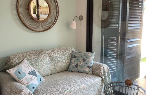Castelldefels Apartment | Beach flat with garden