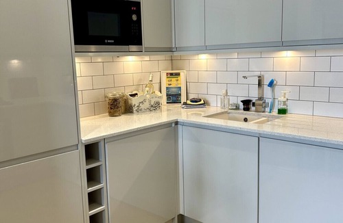 Southsea Apartment | Beach from the balcony - ensuite and private parking