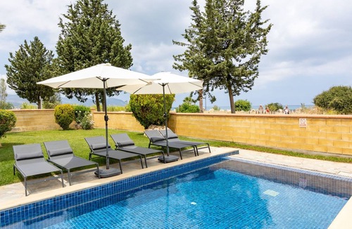 Polis House | Beach Front 3-Schlafzimmer-Villa - 1. Linie vom Strand by Interhome