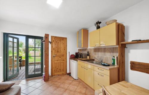 Am Salzhaff Apartment | Beach Front Apartment In Am Salzhaff With Wifi
