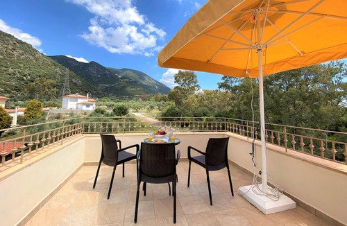 Skaloma Apartment | Beach front apartment in Nafpaktos with WiFi