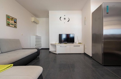 Kustici Apartment | Beach front apartment in Kustici, Novalja