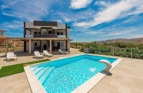 Kustici Apartment | Beach front apartment in Kustici, Novalja