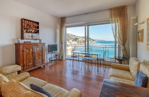 Rapallo Apartment | Beach front apartment in Rapallo with WiFi