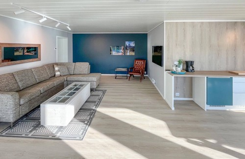 Eidsvag Apartment | Beach front apartment in Eidsvåg with WiFi
