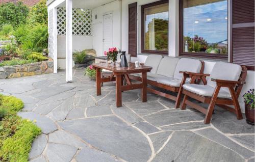 Flora Apartment | Beach Front Apartment In Svortevik With Wifi