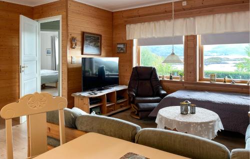 Flora Apartment | Beach Front Apartment In Svortevik With Wifi