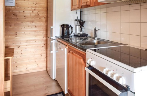 Flora Apartment | Beach front apartment in Svortevik with WiFi