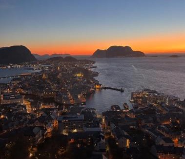 Ulstein Municipality Apartment | Beach front appartments in design eco-villa