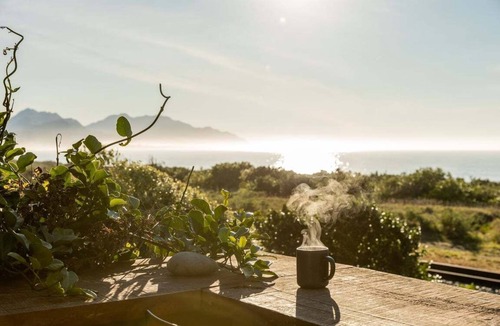 Kaikoura House | Beach Front Bach | Games Room | Handy Location - KK58106