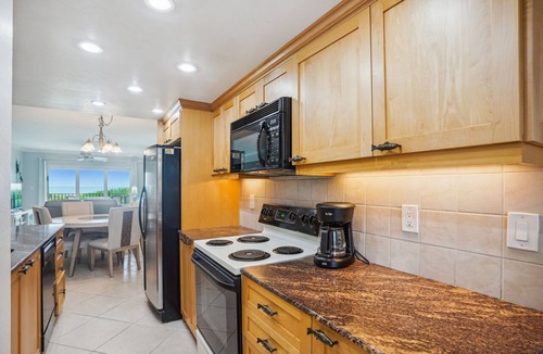 Sunset Beach Condo | Beach Front Balcony -Updated Interior - Pool, Hot Tub, and More! Land's End 7-20