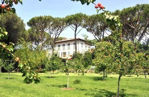 Etruscan Coast Villa | Beach Front Bibbona, an elegant 600 sqm villa with swimming pool surrounded by a beautiful garde.