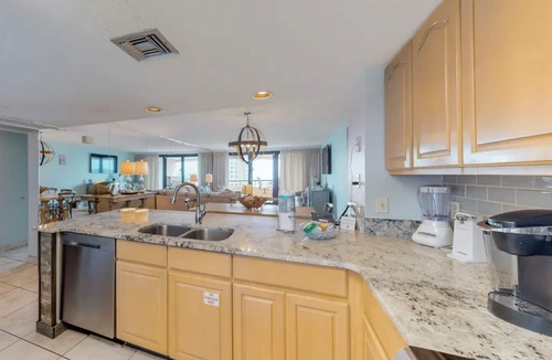 Miramar Beach Condo | BEACH FRONT CONDO SLEEPS 8 WITH BEAUTIFUL VIEWS OF THE GULF IN MIRAMAR BEACH