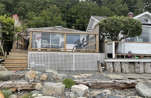 Regional District of Nanaimo Cottage | Beach front cottage.