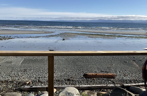 Regional District of Nanaimo Cottage | Beach front cottage.