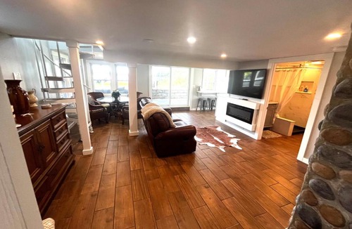 Narragansett Villa | Beach Front Cottage