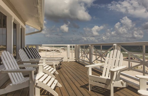Fort Morgan House | Beach Front Cottage with Oversized Screened in Front Porch