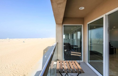 Marina del Rey Villa | Beach Front Dream 2 Story Condo!